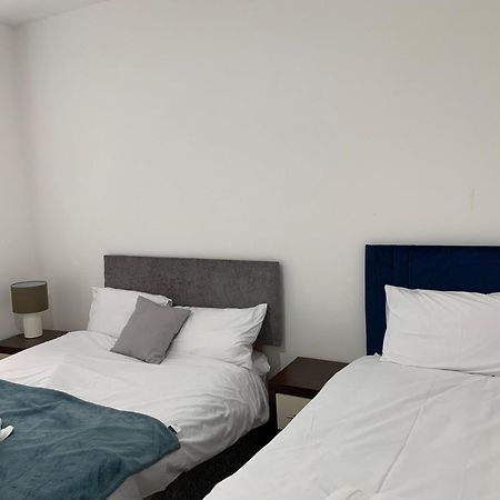 Beautiful All Room En-Suite 4 Bedrooms House , Free Parking, Wifi, Corporate, Contractors, Family Relocation, Contact Us For Long Term Rate Ilford Exterior photo