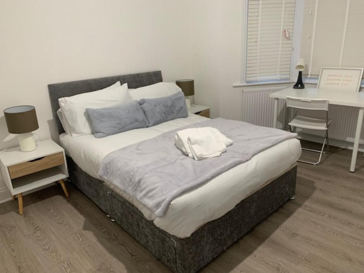 Beautiful All Room En-Suite 4 Bedrooms House , Free Parking, Wifi, Corporate, Contractors, Family Relocation, Contact Us For Long Term Rate Ilford Exterior photo