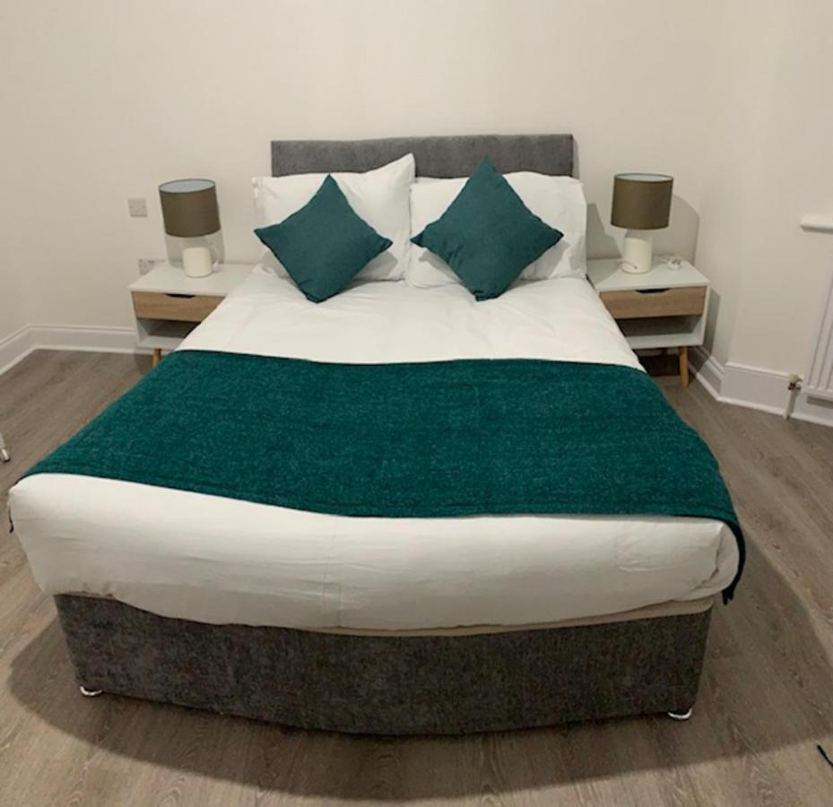 Beautiful All Room En-Suite 4 Bedrooms House , Free Parking, Wifi, Corporate, Contractors, Family Relocation, Contact Us For Long Term Rate Ilford Exterior photo