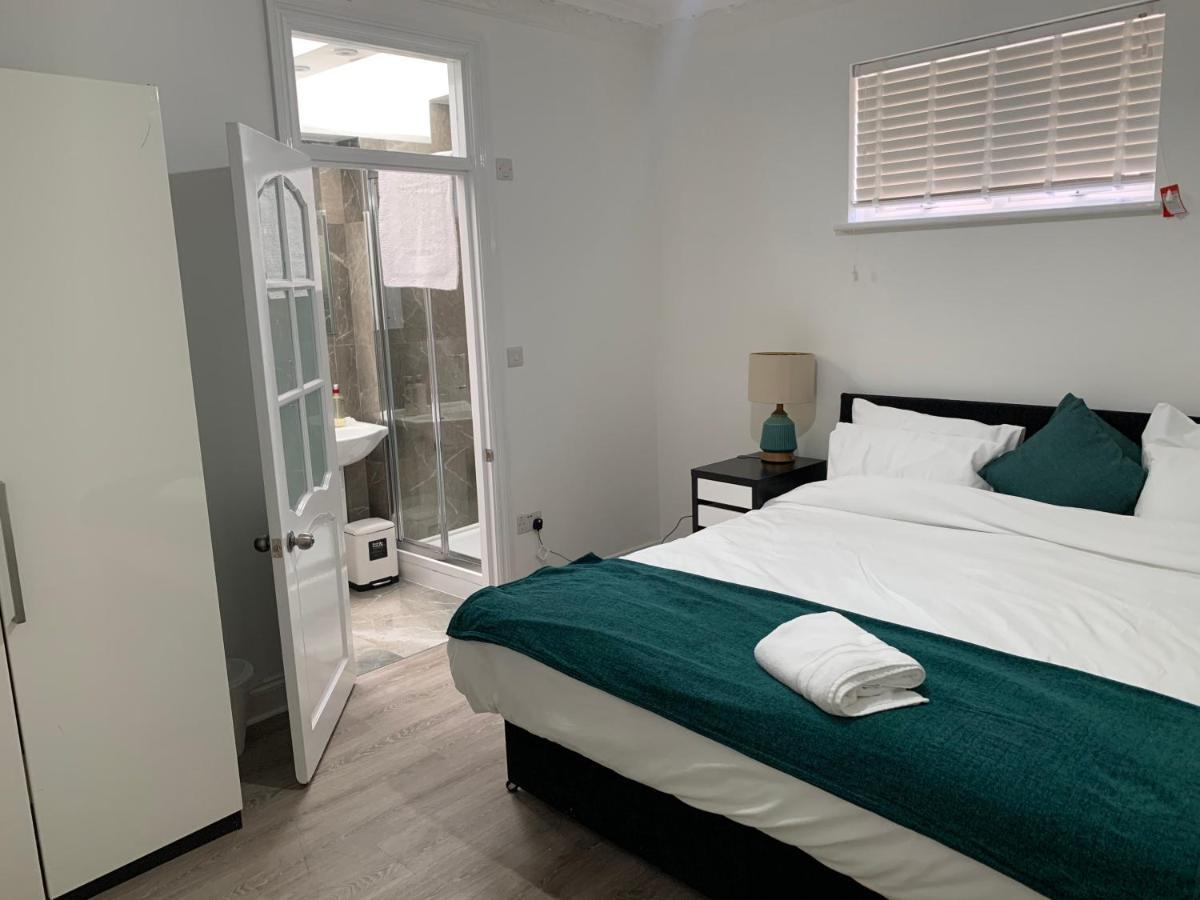 Beautiful All Room En-Suite 4 Bedrooms House , Free Parking, Wifi, Corporate, Contractors, Family Relocation, Contact Us For Long Term Rate Ilford Exterior photo