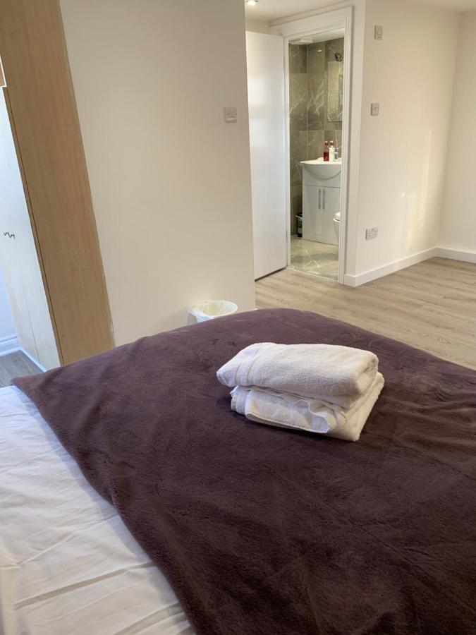 Beautiful All Room En-Suite 4 Bedrooms House , Free Parking, Wifi, Corporate, Contractors, Family Relocation, Contact Us For Long Term Rate Ilford Exterior photo