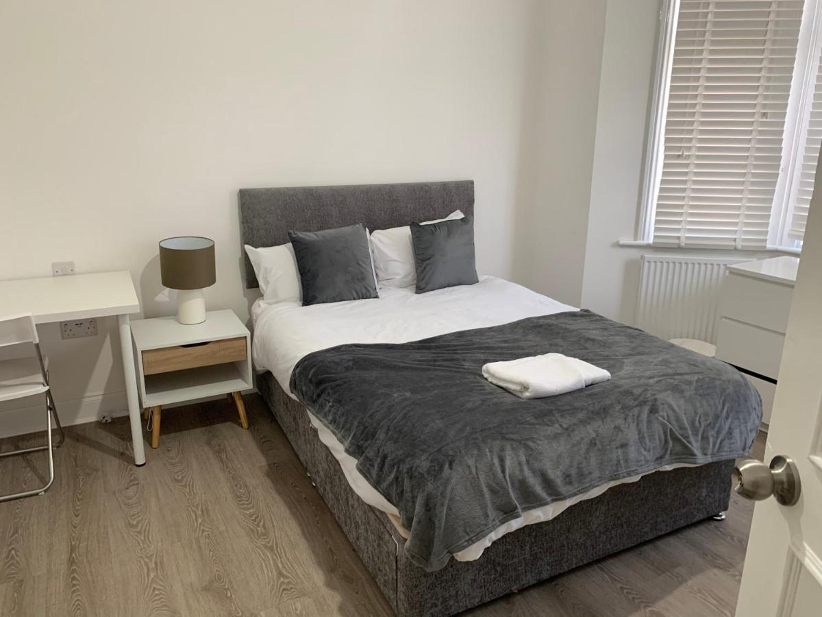 Beautiful All Room En-Suite 4 Bedrooms House , Free Parking, Wifi, Corporate, Contractors, Family Relocation, Contact Us For Long Term Rate Ilford Exterior photo