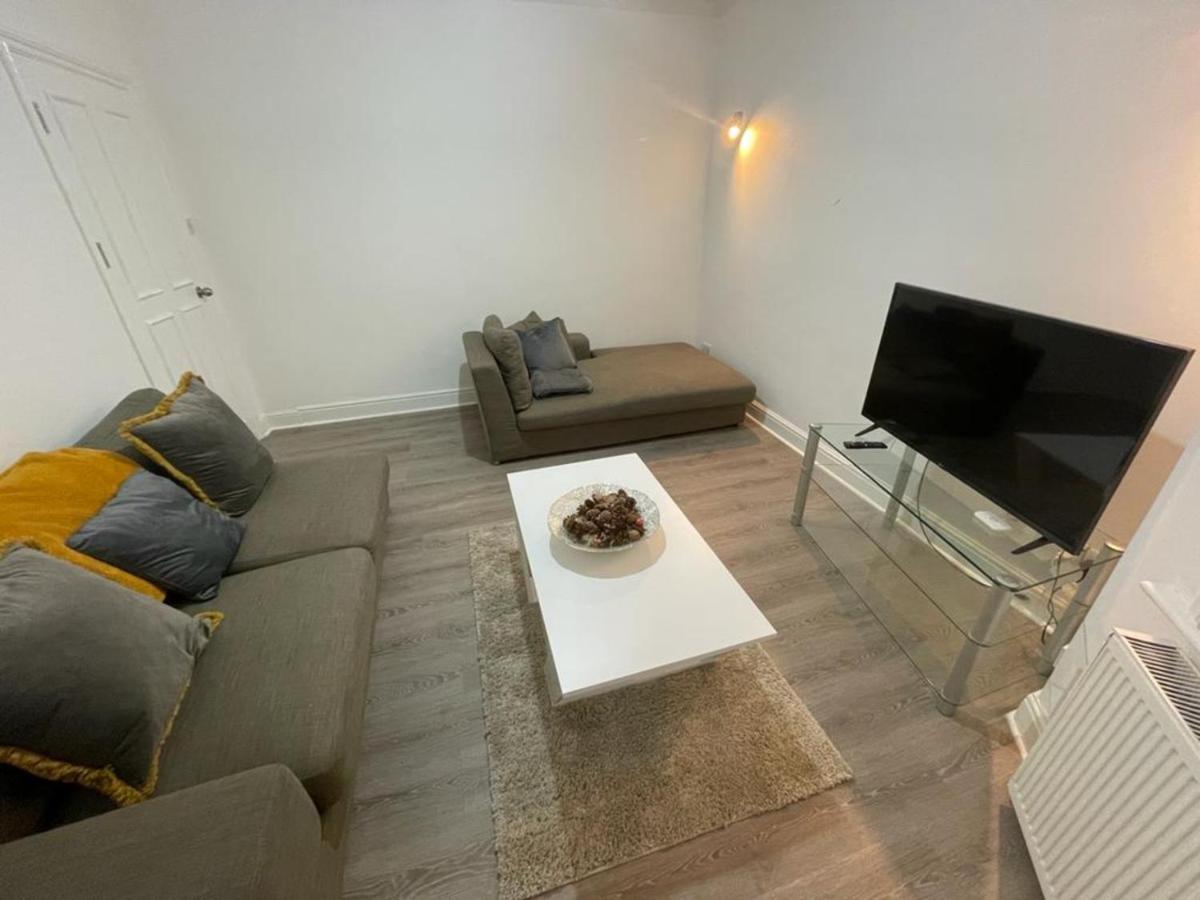 Beautiful All Room En-Suite 4 Bedrooms House , Free Parking, Wifi, Corporate, Contractors, Family Relocation, Contact Us For Long Term Rate Ilford Exterior photo