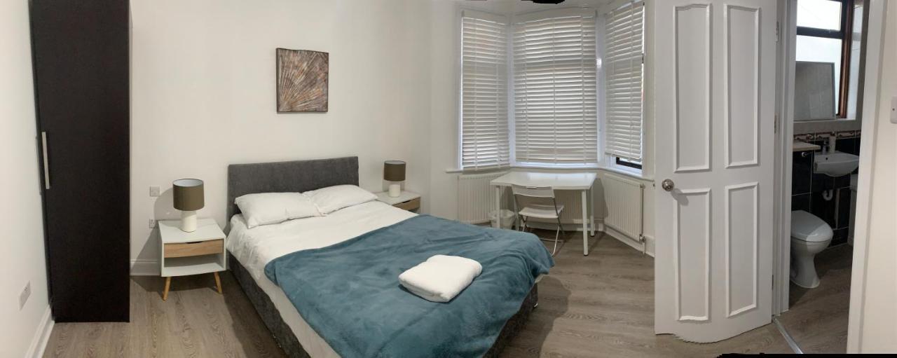 Beautiful All Room En-Suite 4 Bedrooms House , Free Parking, Wifi, Corporate, Contractors, Family Relocation, Contact Us For Long Term Rate Ilford Exterior photo